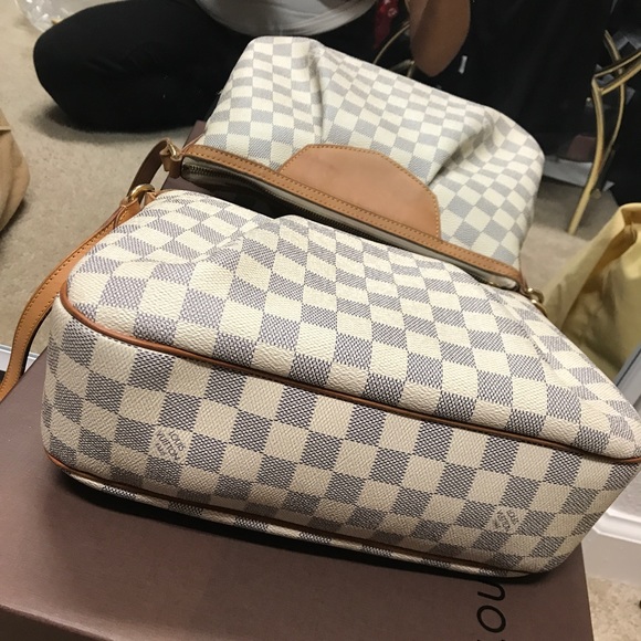 ❌SOLD ❌💯 Authentic Siracusa Azur crossbody purse - Picture 3 of 8